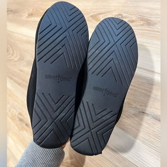MINNETONKA Black Slip On Moccasins Size 5 - Picture 7 of 7